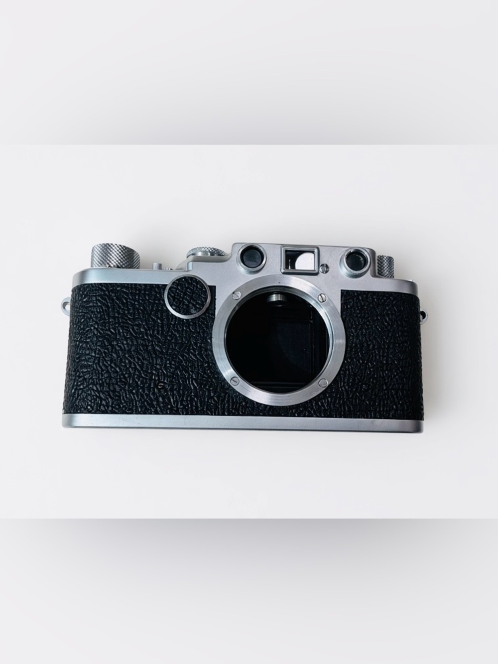 Leica DOR black and silver rangefinder camera body